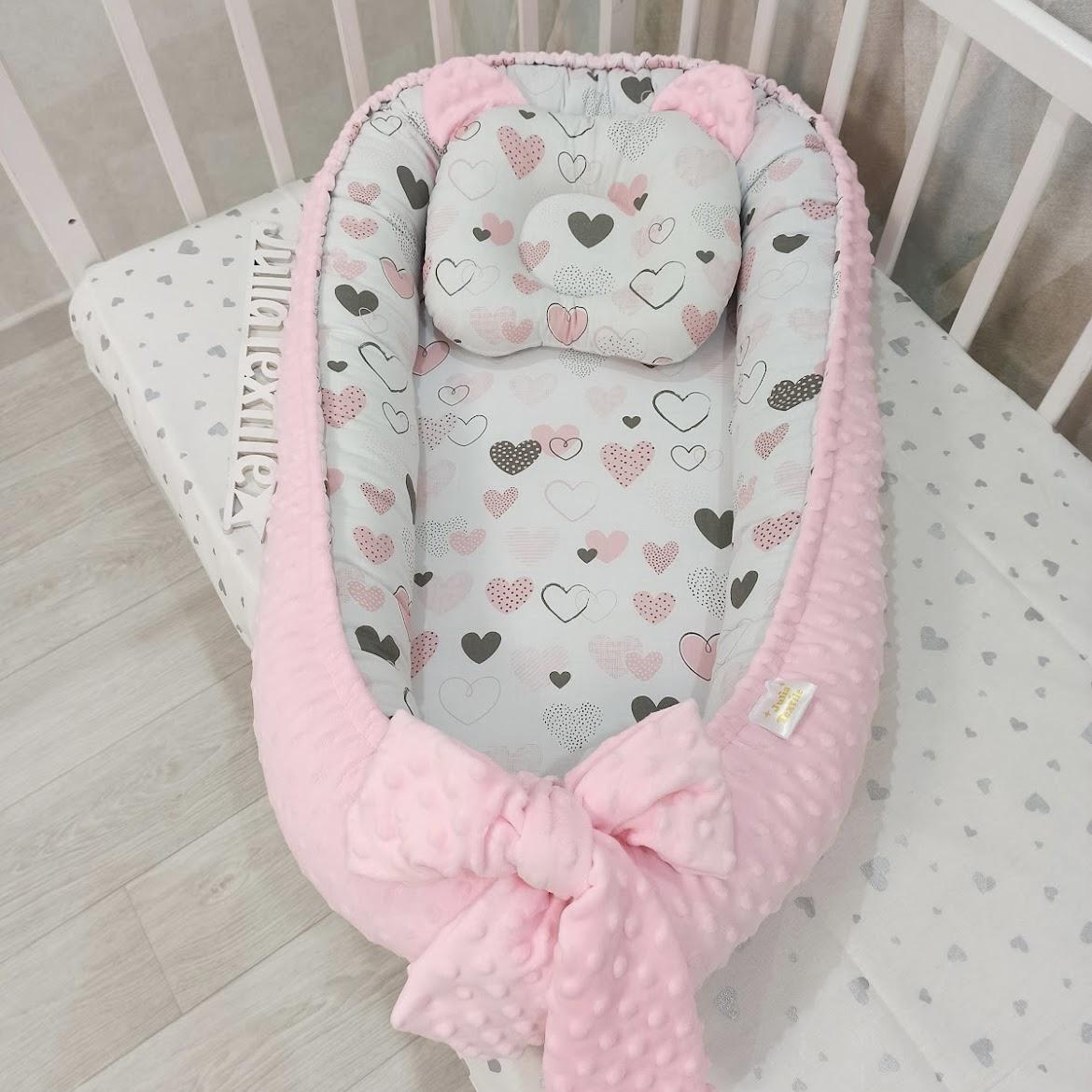 Reducer with pink and white hearts pattern