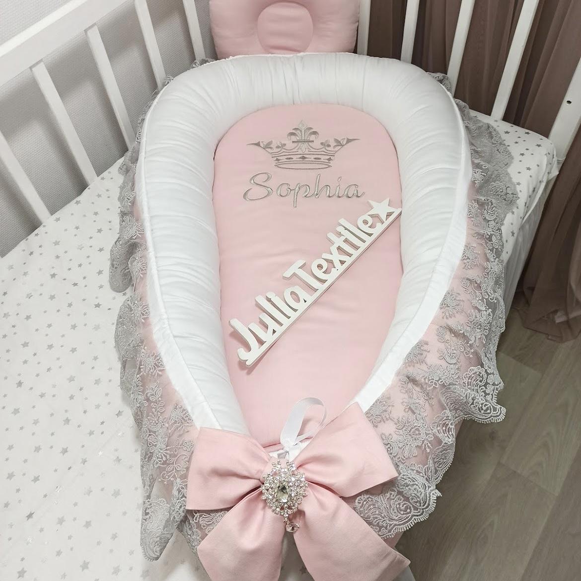 Reducer decorated with antique pink gray lace