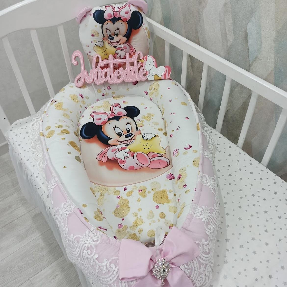 Cocoon decorated with lace and Minnie and pink white star print