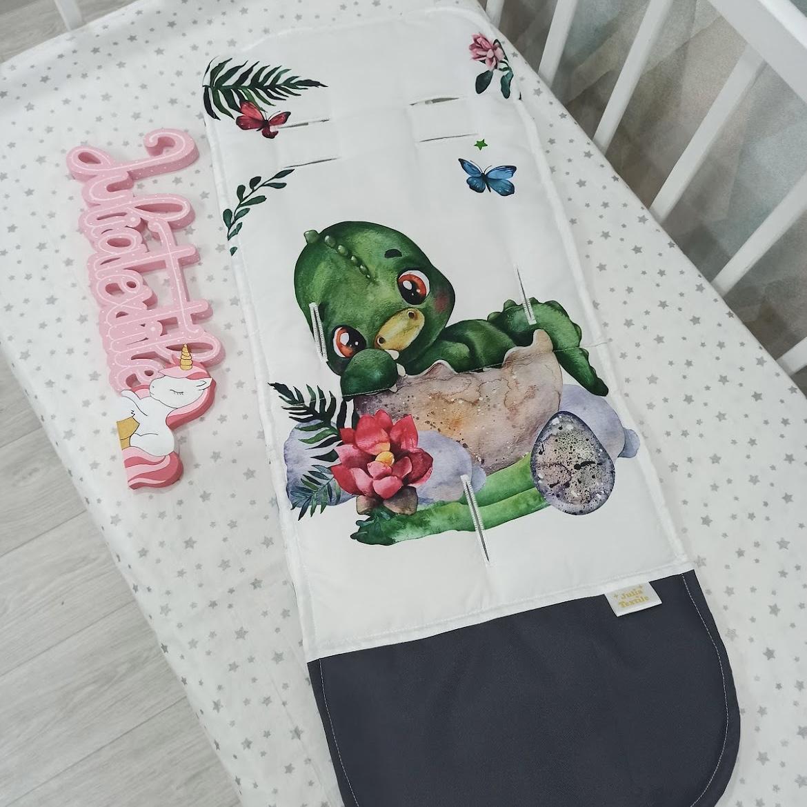 Mattress with green white turtle pushchair print