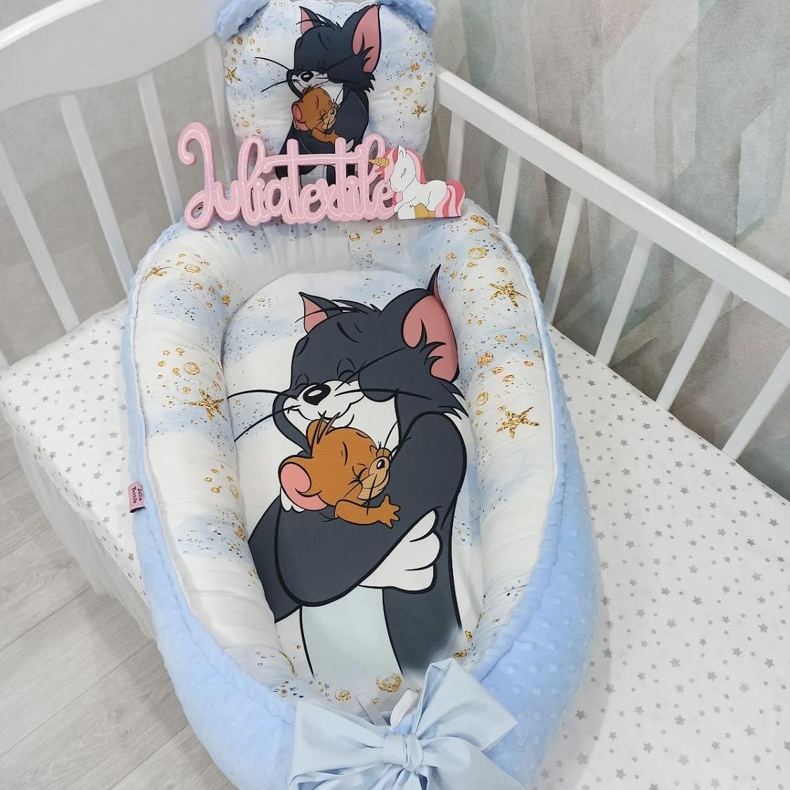 Reducer with blue white Tom and Jerry print