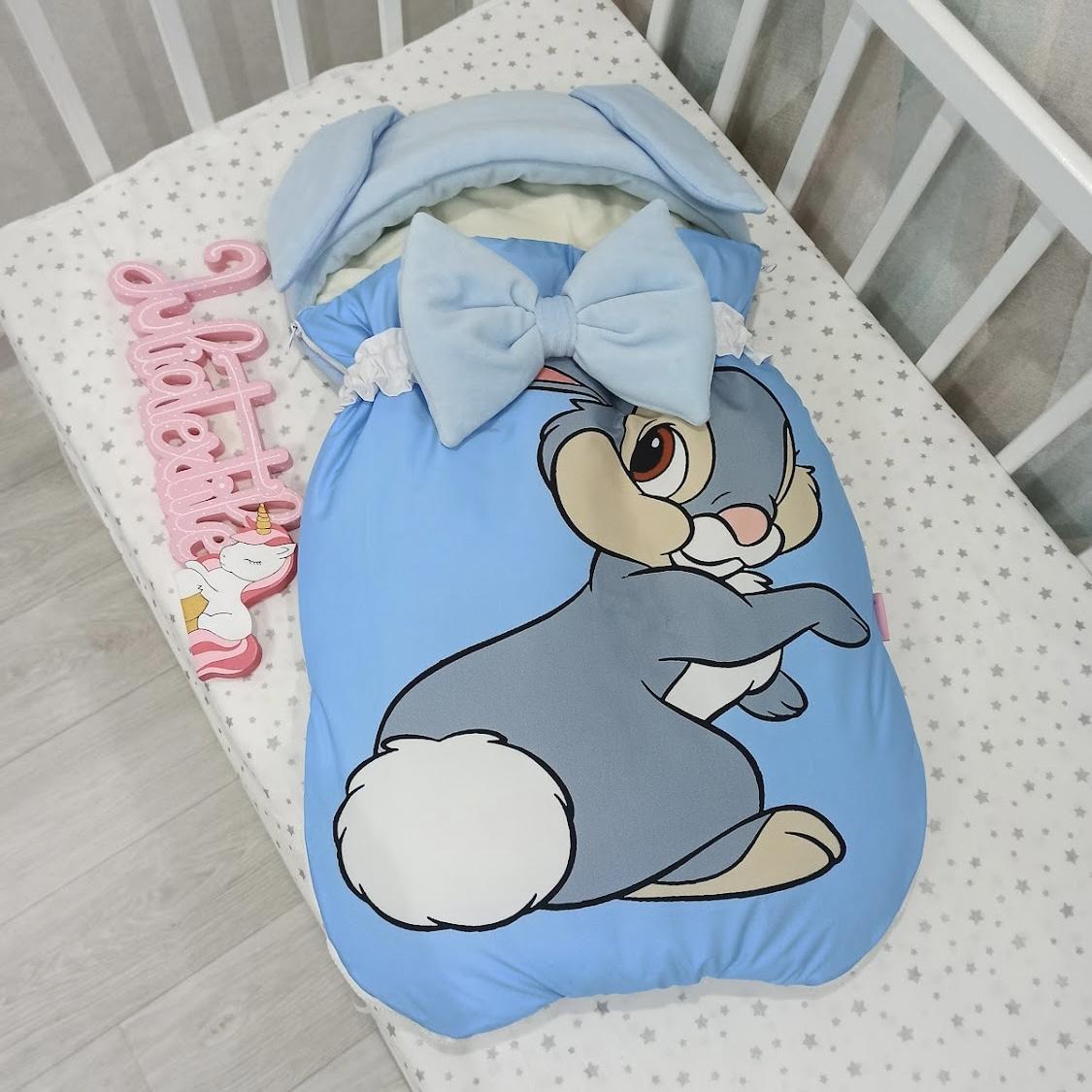 Sleeping bag with white-blue Thumper print with ears