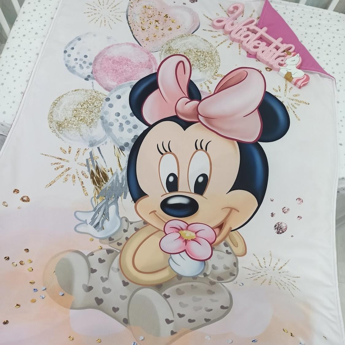 Double-sided blanket with the Minnie Mouse print with fuchsia pink balloons