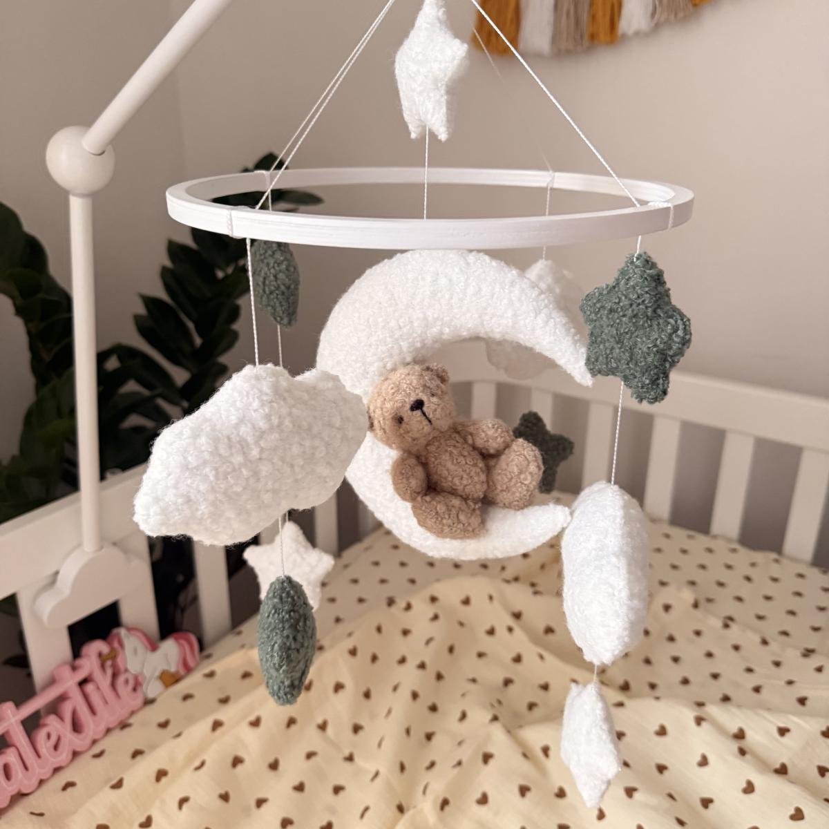 Giostrina Musicale Orsetto Salvia: Nanna Dolce con Eleganza